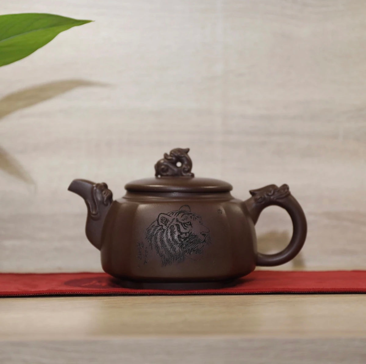 roaring dragons and tigers Purple clay teapot
